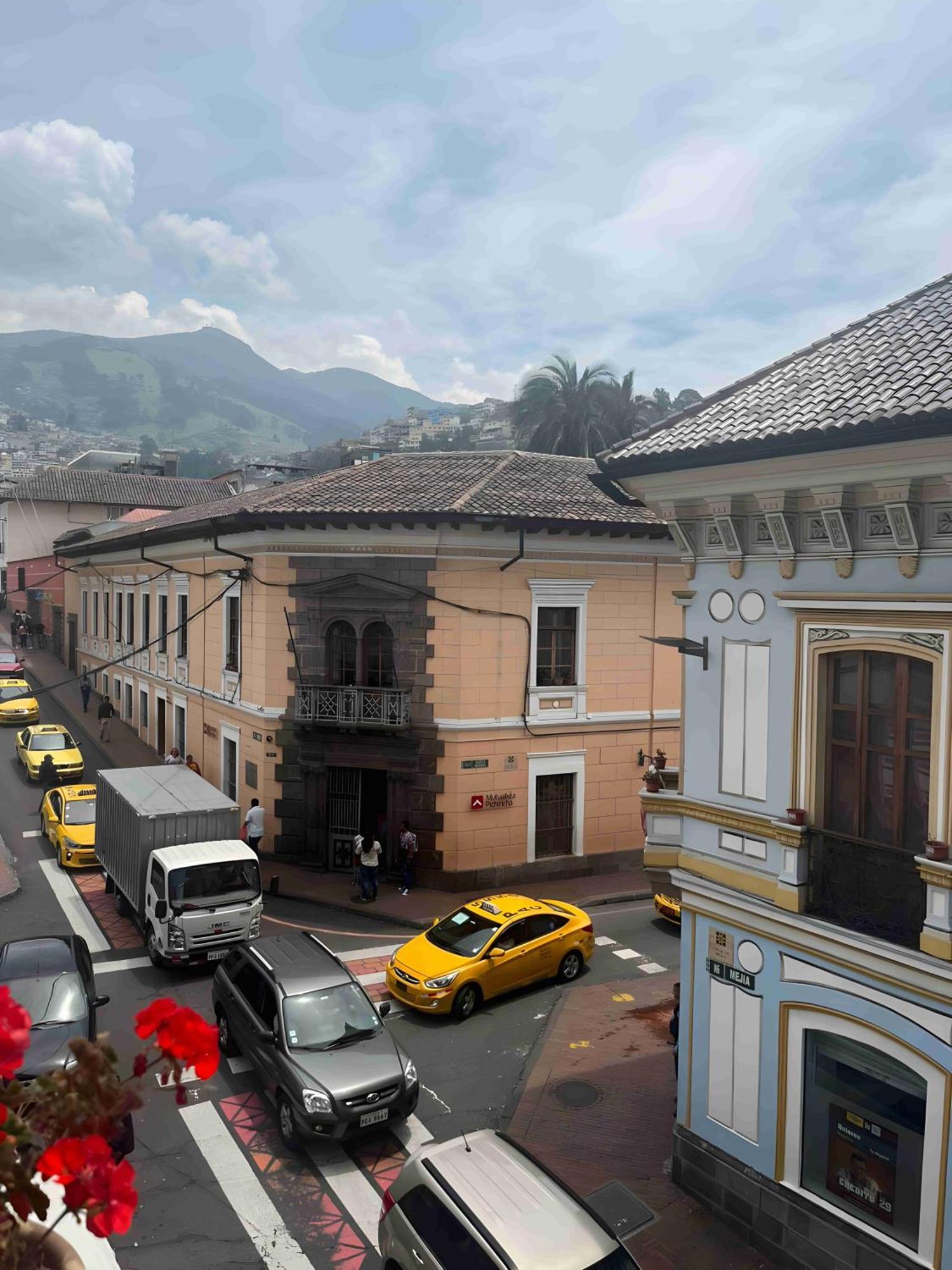 Casa Colonial Quito Hotel Bagian luar foto